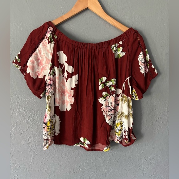ASTR The Label | Anthropologie | Off Shoulder Floral Flowy Top | M 🌸✨ - Picture 5 of 9